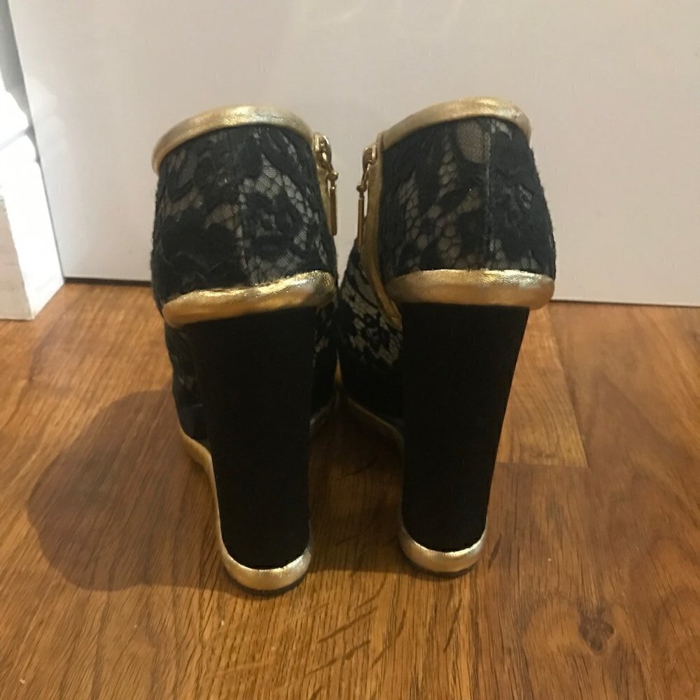 Dolce and Gabbana lace wedge heel - Picture 6 of 9